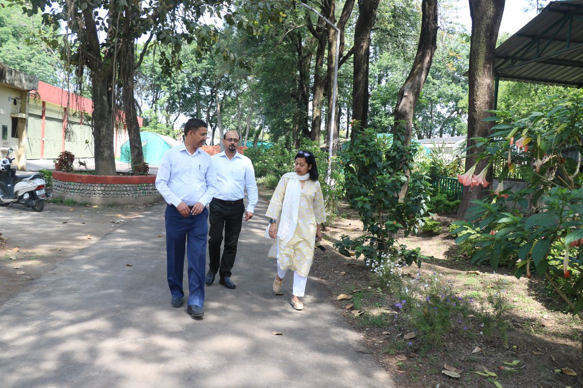 bsi_moefcc's tweet image. Ms. Nameeta Prasad, Joint Secretary, @moefcc, has participated in the 12th Research Advisory and Monitoring Committee (RAMC) of @bsi_moefcc and visited the Fern House, Net House, and Garden of  BSI Dehradun. The RAMC meeting was held under the chairmanship of Prof. C.R. Babu.