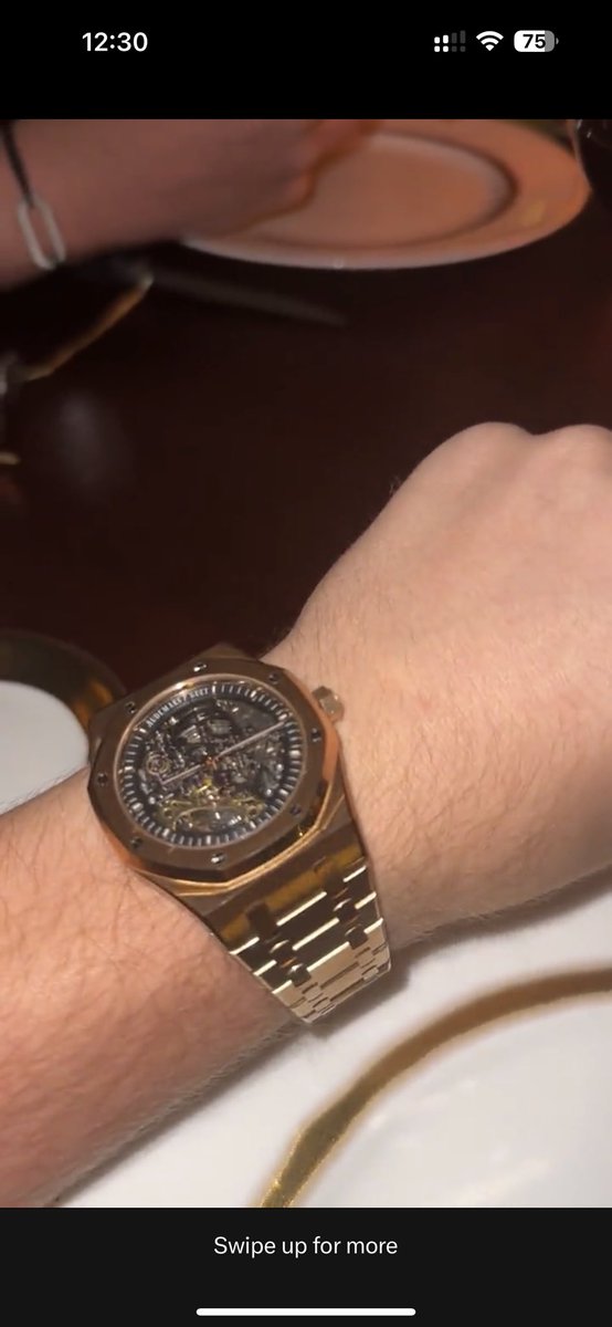 MrTempus_'s tweet photo. Et flexer avec de la contrefaçon c’est quel mindset ? 

Ne me sort pas le fameux « je porte du faux la vraie est au coffre pour pas me faire voler vous pouvez pas comprendre les pauvres » https://t.co/Fyk038H7ar