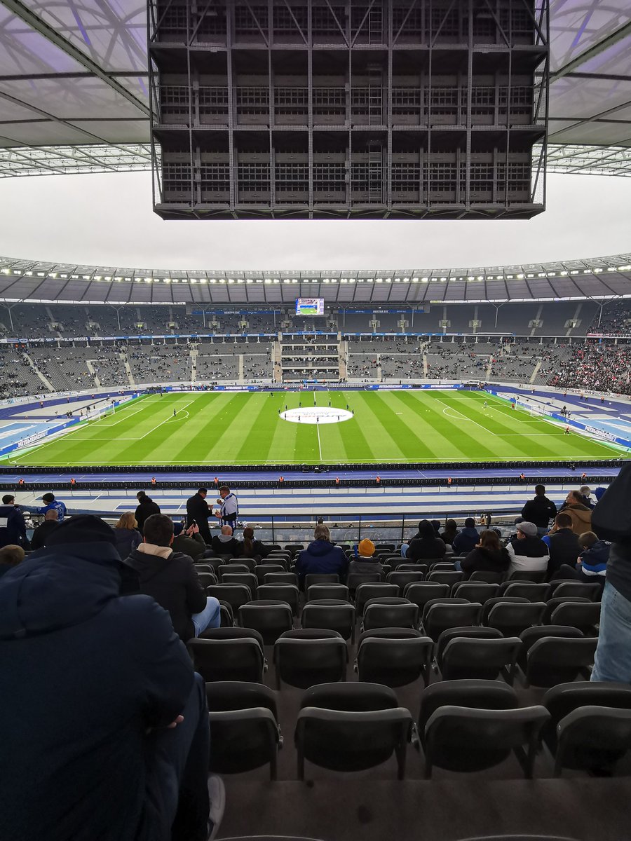 KaBlubber's tweet photo. Ja nach 20 Jahren mal wieder bei der alten Dame im Stadion 😅 das Blut ist halt Blau Weiss. #hahohe #Hertabsc https://t.co/NufsflZD90