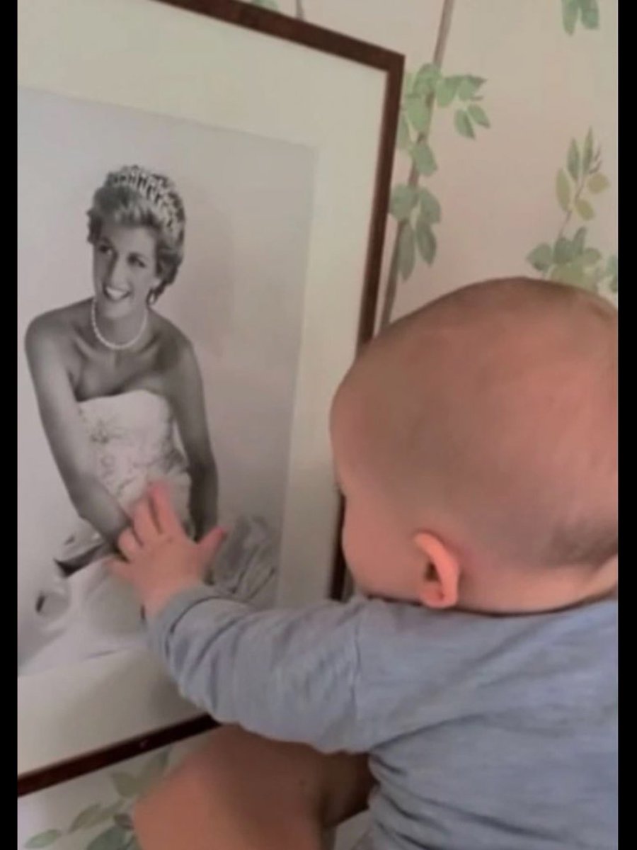 SANondi2022's tweet photo. @HekwenPenken #QueenDiana #QueenofHearts #HappyBirthdayPrinceArchie #ArchieIsFour 🎂🎉🧁 https://t.co/zXb6dE0H7u