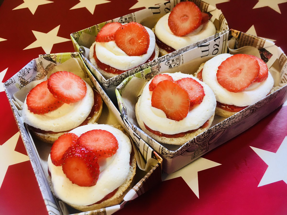 IslayBaker's tweet photo. 100% British Strawberries, well done @coopuk #ItsWhatWeDo https://t.co/NnRnRMVJ5A