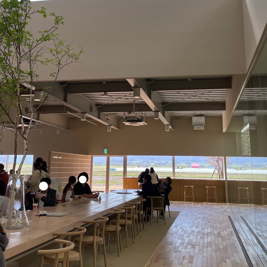 _omoc__'s tweet photo. 28日に砂川にオープンした「みんなの工場 SHIRO」はブレンダーラボで世界に一つだけのマイフレグランスを作れちゃいます🛀🤍道内のドライブの時は是非寄ってみてください 🫶🏻 https://t.co/TXQbwUGEZr