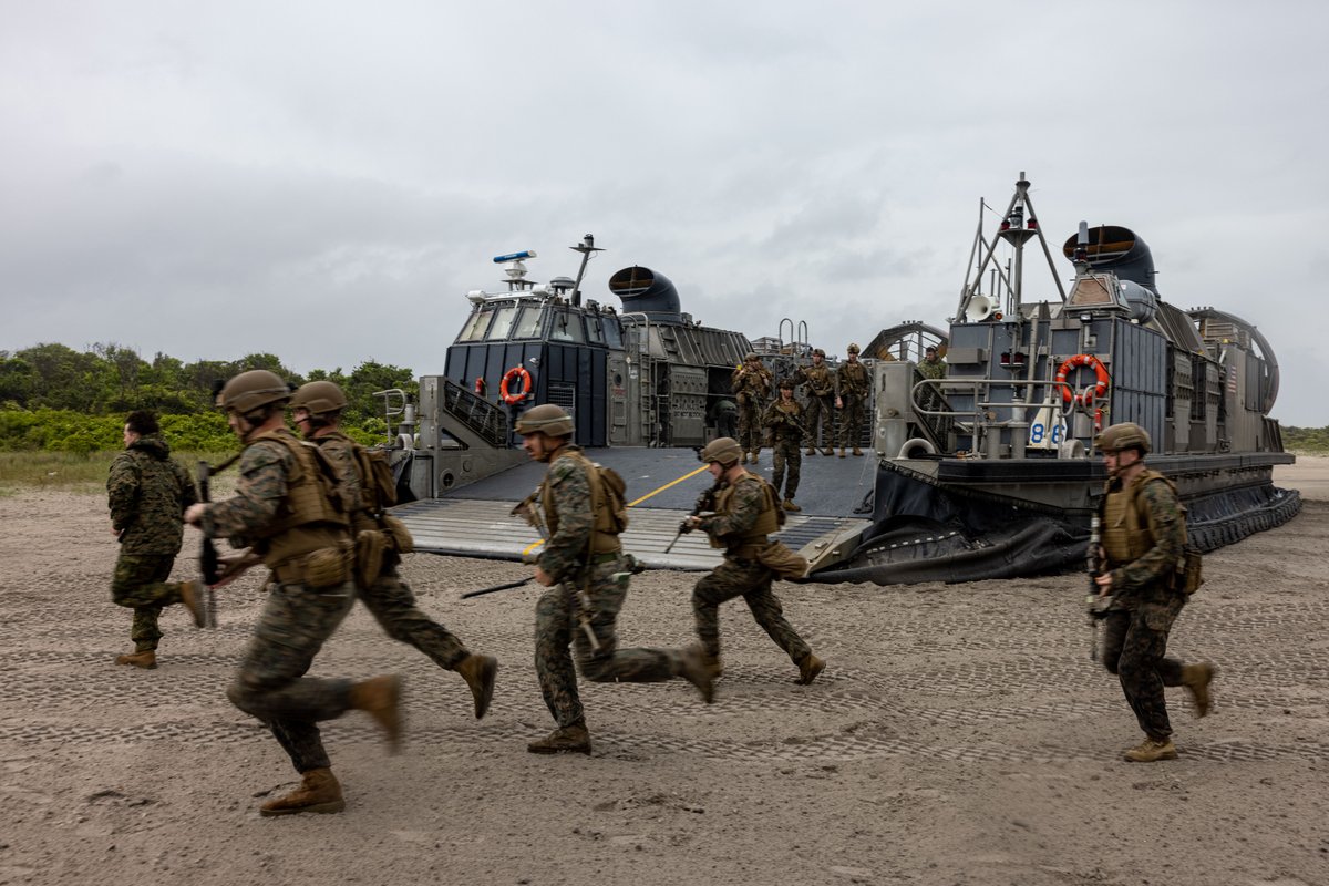 #Marines with the @26MEU conduct an amphibious assault exercise as part of a Amphibious Ready Group/MEU Exercise abord @camp_lejeune, April 30. This amphibious assault training challenges the #MEU’s ability to conduct sea-to-shore operations.

#USMC #EveryDomain