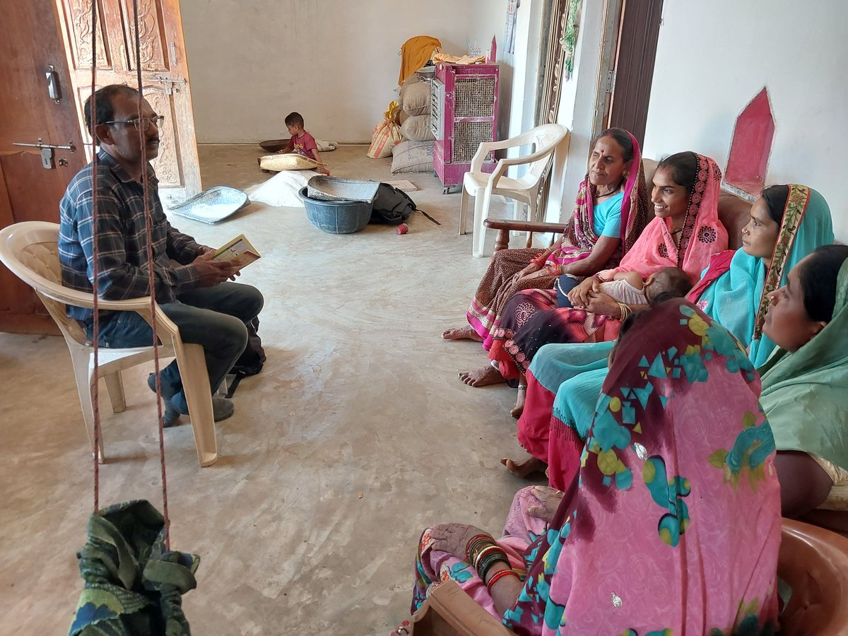 SubhashBanskar's tweet photo. Awareness program 
#Society of Community Health Oriented Operational Links /UNICEF org. VHSND Session AWC Devri,Block Nainpur,Mandla @Jhimly2 @monicamaurya2 @school4dev @PROJSMandla https://t.co/d8ZlMMirr3