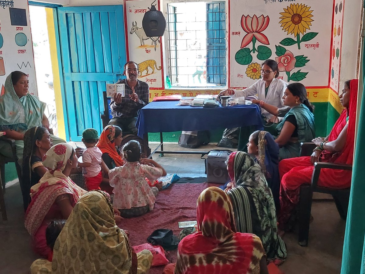 SubhashBanskar's tweet photo. Awareness program 
#Society of Community Health Oriented Operational Links /UNICEF org. VHSND Session AWC Devri,Block Nainpur,Mandla @Jhimly2 @monicamaurya2 @school4dev @PROJSMandla https://t.co/d8ZlMMirr3
