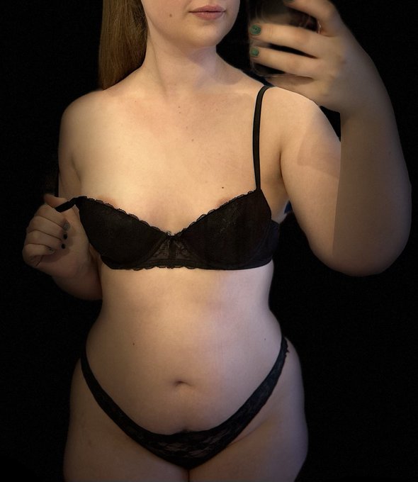 Rt si tu veux que je me d&eacute;shabille pour toi 😘😘 https://t.co/apzAl5MpfM<a href="/tag/jeudipussy"class="tags"><span>#jeudipussy</span></a>