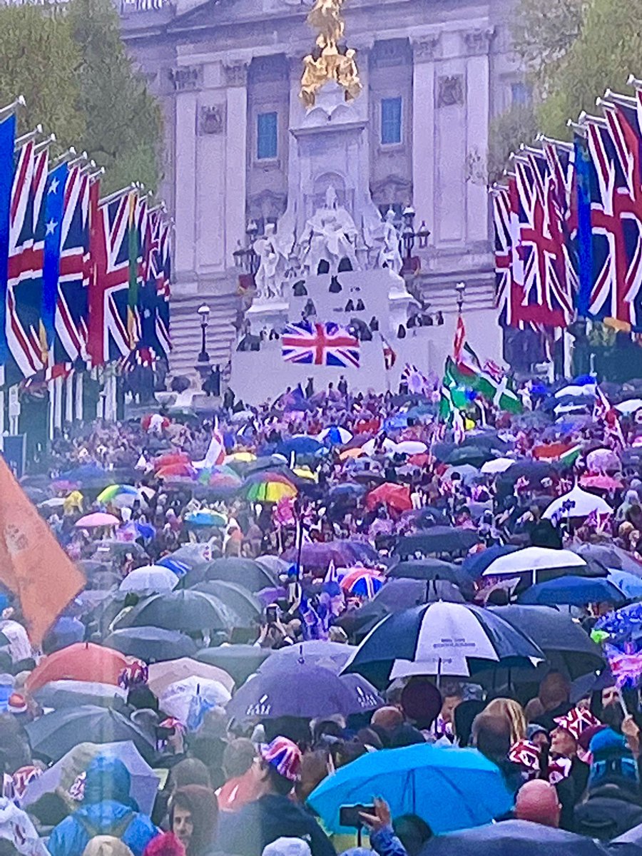 emmathomasson's tweet photo. Devon flag on the Mall. Geddon👌
#Coronation https://t.co/RxtNgx6IGo