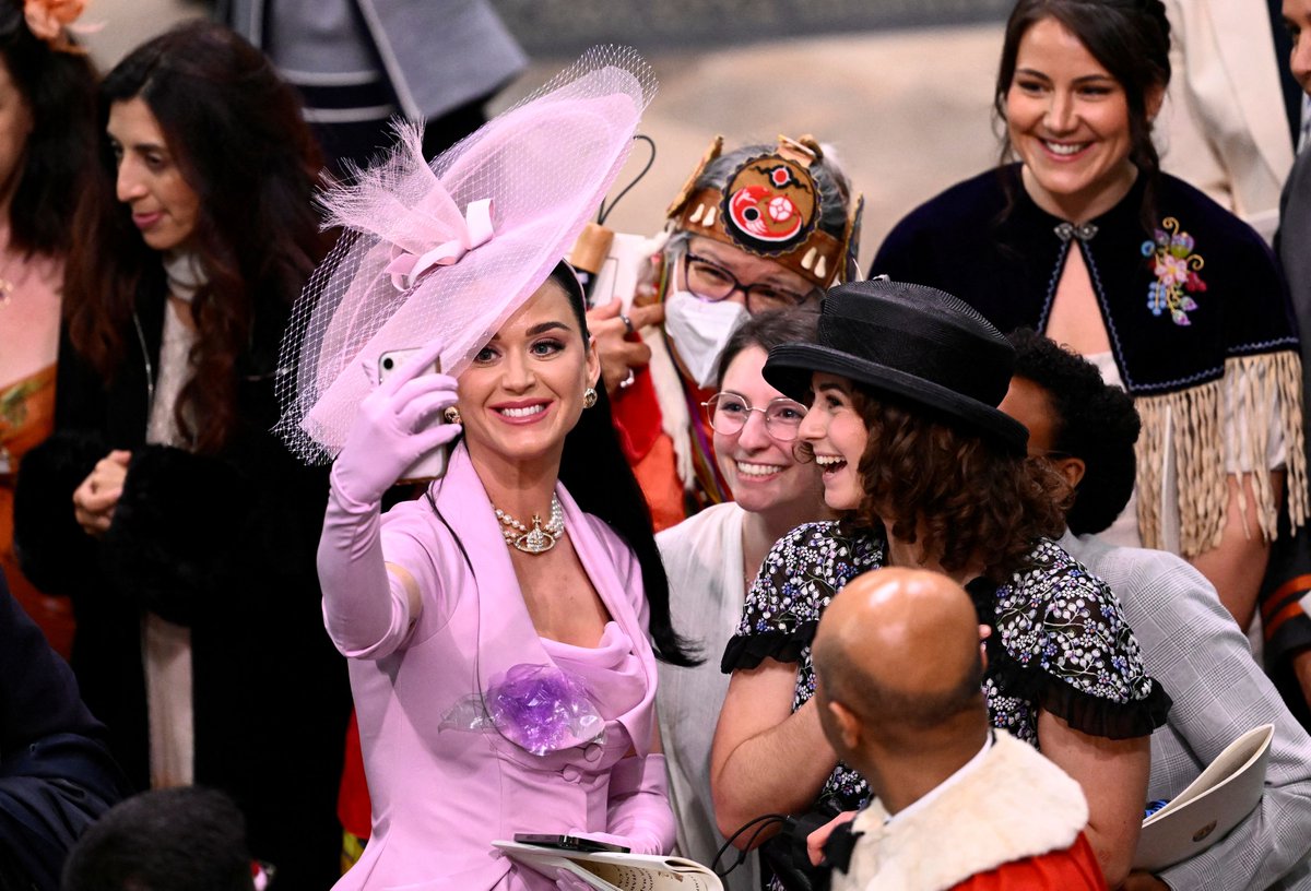 washingtonpost's tweet photo. Singers Katy Perry and Lionel Richie arrived at King Charles III's coronation ceremony. They will be performing on the grounds of Windsor Castle on Sunday, May 7 to celebrate the new monarch and his wife. Other artists starring in the concert include British band Take That, opera singers Andrea Bocelli and Sir Bryn Terfel. https://t.co/vDNdp9IWVt