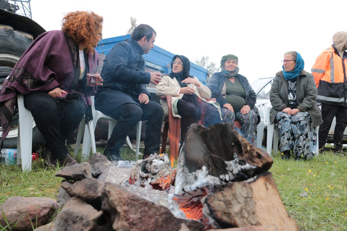 emineuyar35's tweet image. Genel Başkanımız @ErcmentAkdeniz ve Manisa Milletvekili adayımız @gulsumcolakkk ile birlikte, geleneksel olarak  yüzyıllardır  Hıdırellez'de yaylaya çıkan Somalı tahtacı alevileri yaylada ziyaret ettik. 
#emep #yeşilsolaoyver