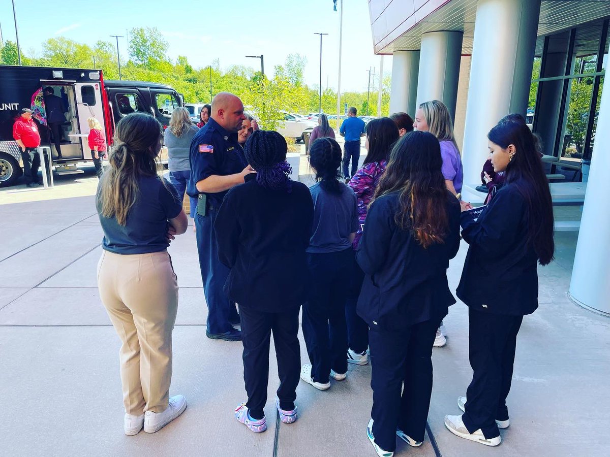 BTBiosci's tweet photo. The UC Health Mobile Stroke Unit came to campus Friday to teach students! There are only 23 mobile strike units in the country! We are so fortunate to have one here along with these amazing health professionals! ❤️🖤 #uchealth #inscienceliveshope #onebutlertech https://t.co/mK1vqGhXmq