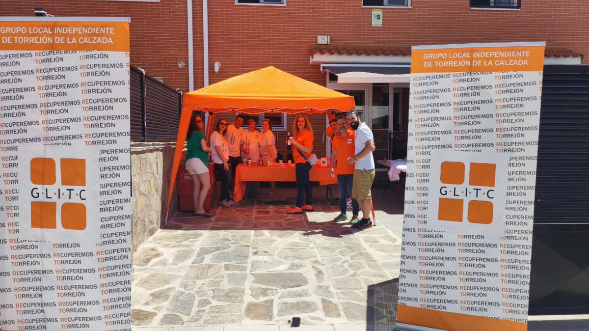 GLITC's tweet photo. Conociendo las inquietudes de los nuevos vecinos en la Calle Benito Pérez Galdós. ¡Vamos GLITC! 🧡

#glitc
#recuperemostorrejon 
#torrejondelacalzada https://t.co/4o8yjZok0s