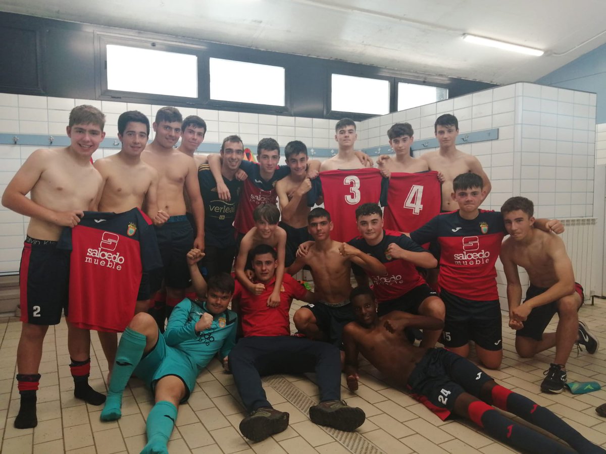 cavianes's tweet photo. Hoy nuestro cadete ha despedido a su entrenador de toda la vida.
Gracias por tus desvelos por todos los jugadores que han pasado por tus equipos.
Esta es tu casa JAPO.
Orgullosos de tenerte en el club. https://t.co/3dwGrJQ6VO