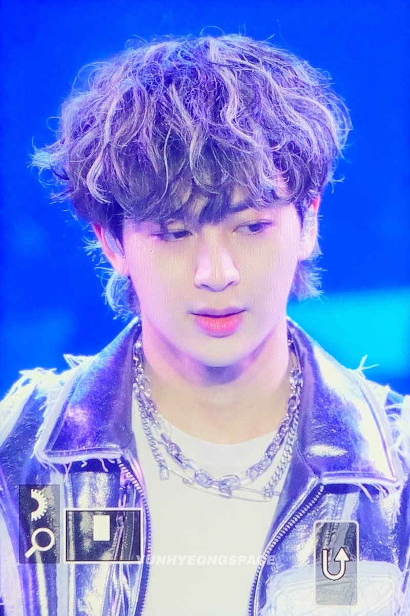 YUNHYEONGSPACE's tweet photo. 230505 용안 대박 😭😭😭 #아이콘 #iKON #송윤형 #윤형 #ユニョン #YUNHYEONG @sssong6823 https://t.co/GVWzk3Zjyu