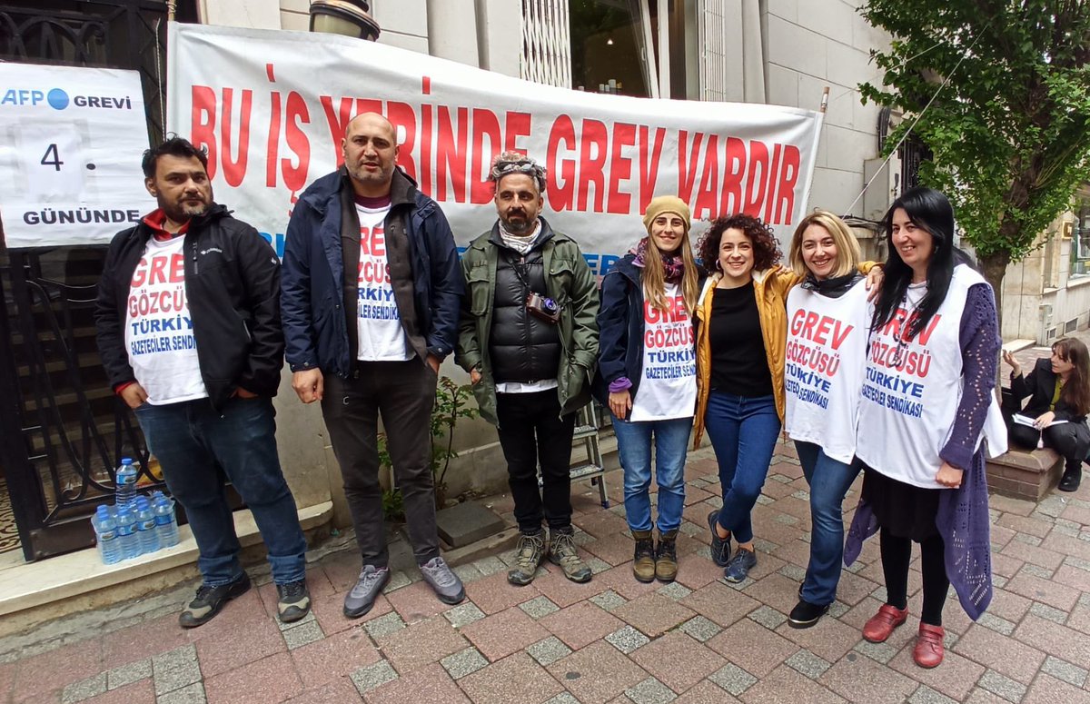 fatmayrr's tweet photo. Gazetecilerimizin haklarını verin! #AFPStrike @AFP sizden böyle haberler almak istemiyoruz 4. Gün https://t.co/iOyhKcAi9M