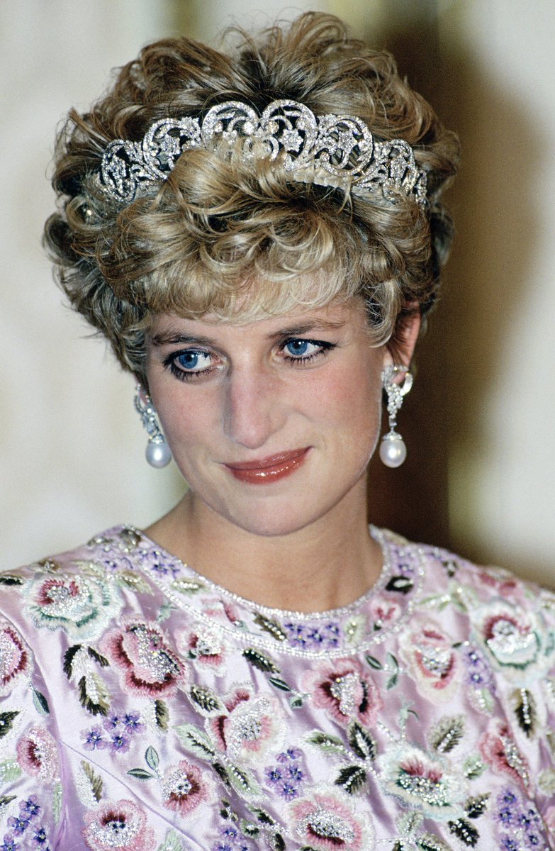 DonskiJazz's tweet photo. Kate paying homage to the rightful Queen #QueenofHearts #QueenDiana https://t.co/rNb1f4F384