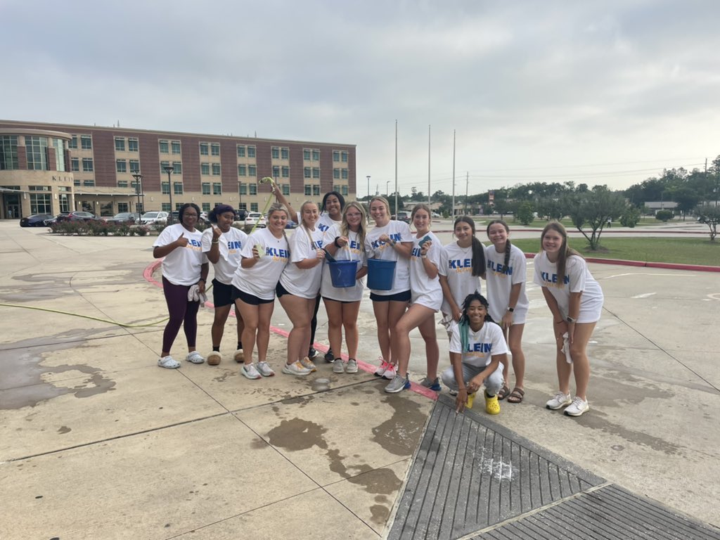 Stop by Klein High for our #Kleinserves event and get a FREE carwash 🥳💙💛@KleinHigh @KleinISD