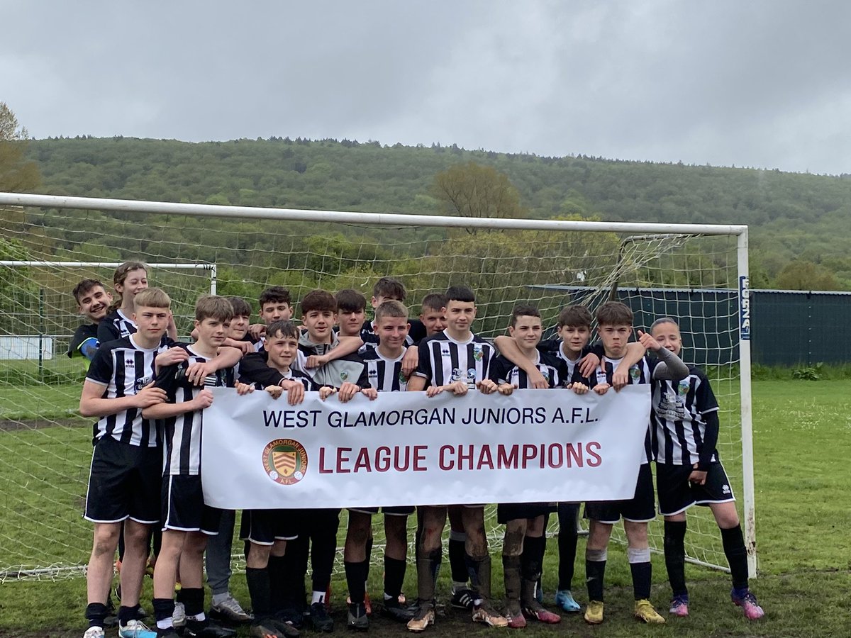 NikkiOsullivan's tweet photo. U15s boys league champions - with a game to go. Stressful run in with matches against the top teams. 21 matches 18w, 2d 1l - 87 goals scored, 17 conceded. Best defensive record in the league.
#awesometeam #fabparents  #amazingcoaches #uppatown #thisgirlcan https://t.co/MTCdKRYjxk