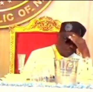 uchesame's tweet image. Chai I don fvck up. 🤣