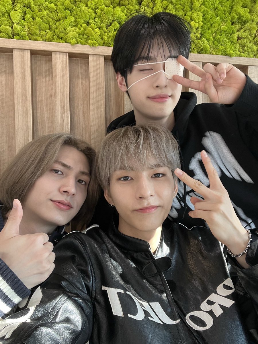 XH_official's tweet photo. [ #Xtra_Scenes ]

토요일의 완성은 영스트리트와 함께💕
가온❌https://t.co/FN3HDOcpKd❌주연 조합 어땠나요 빌런즈~?

#XdinaryHeroes #엑스디너리히어로즈
#가온 #Gaon 
#Ode
#주연 #Jooyeon
#Deadlock #FreakinBad
#WE_ARE_ALL_HEROES
#웬디의영스트리트 #SBS파워FM https://t.co/cHXSJZ7pzI