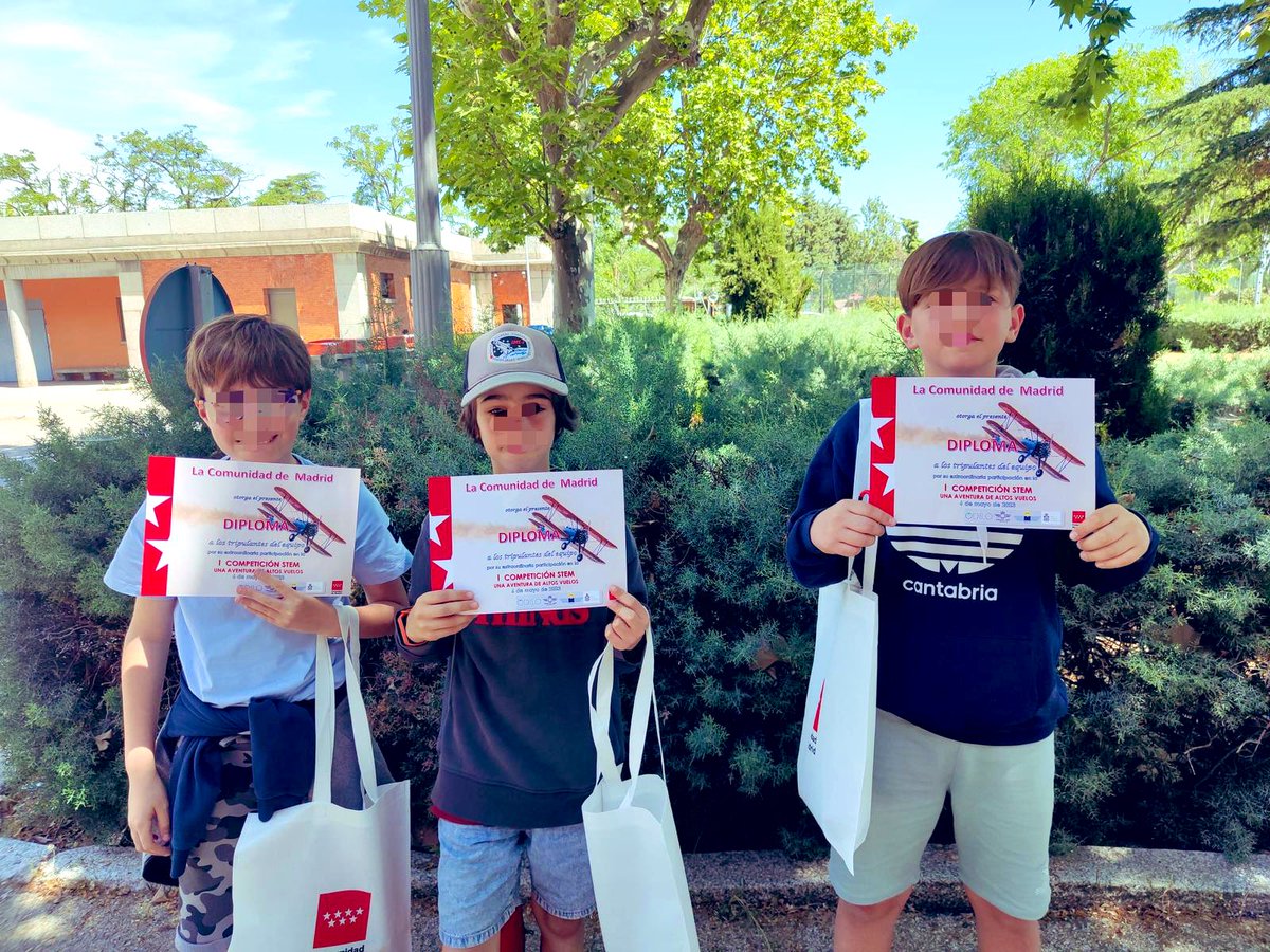 CEIPSOPPA's tweet photo. El equipo finalista de nuestro colegio #pozuelo ha asistido a la prueba final de la I Competición #STEM de la @ComunidadMadrid @educacmadrid acompañados de dos profes del cole Jorge y Sílvia.

✈️Erick, Mauro y Diego han realizado sus pruebas con destreza… ¡Enhorabuena! https://t.co/8TZS5OhJdF