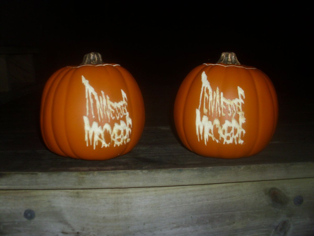 TennesseeMacab1's tweet photo. Some wonderful Pumpkin carvings by Teddy Whittenbarger. #TinglerTelevision #tennesseehorror #tennesseemacabre https://t.co/rlKzmao8E5