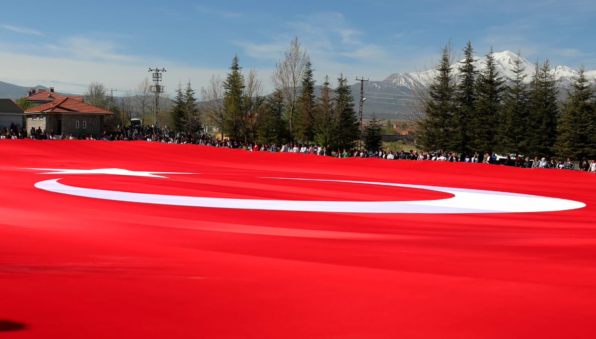 Kırmızı Beyaz Aksaray 🇹🇷 
#Bayrakyürüyüşü
#Ihlaravadisi