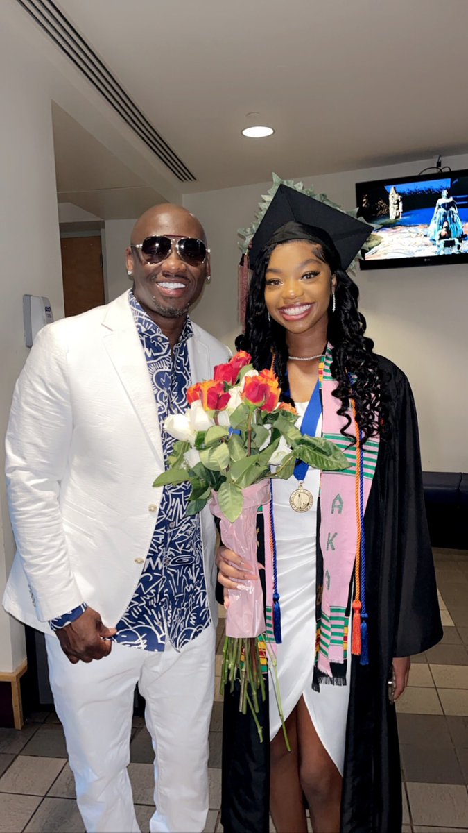 AntonioTarver's tweet image. My baby graduating today 👩🏽‍🎓 #Class2023 so proud of you Taylor #GoGators #AKA 🐊