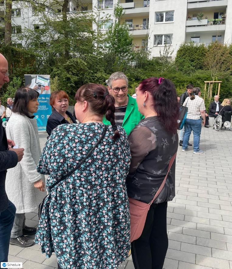 SibylleKeupen's tweet photo. Im Quartier #Preuswald hat sich viel getan. Das wird beim #Quartiersfest im #Quartierspark Preuswald wieder deutlich. Dank der Beteiligten wurde die #Sanierung & #Modernisierung des #Wohnungsbestandes & der #Ausbau der sozialen #Infrastruktur umgesetzt. #GuteQuartiersentwicklung! https://t.co/ispSlaVgaG