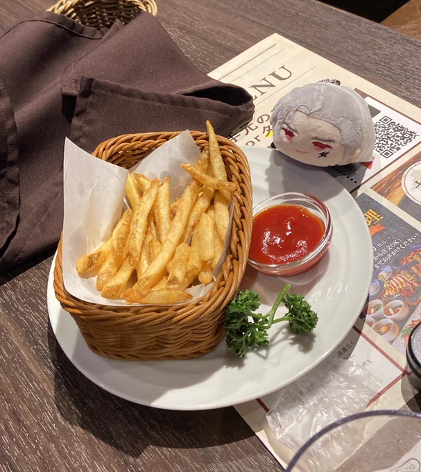 またnkチャンとカラオケ昨日と同じ部屋でわろた