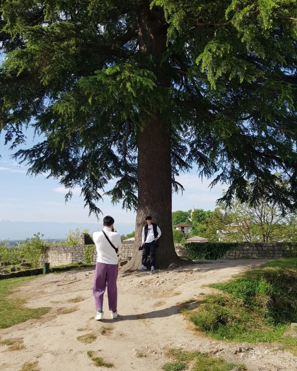 SWongraveeBR's tweet photo. 📸 060523 — Registros de Sky e seu irmão Pongnapat na Georgia. 🌲

#skywongravee https://t.co/m3r98sdtyz