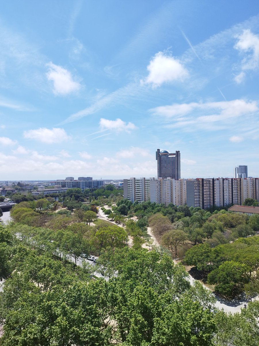 lumpensoc's tweet photo. Barcelona: perquè les superilles, els eixos verds, Consell de Cent...

Bellvitge: agárrame el cubata

#superblock #SuperillaBarcelona #eixverd #Barcelona #Bellvitge #parfavart #ciutatjardí https://t.co/uwhpfTFn9U