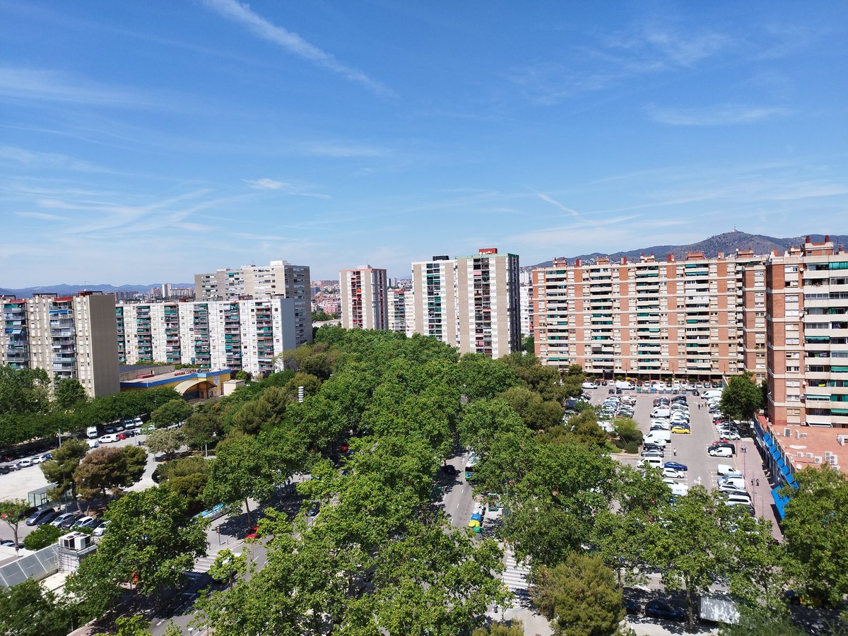 lumpensoc's tweet photo. Barcelona: perquè les superilles, els eixos verds, Consell de Cent...

Bellvitge: agárrame el cubata

#superblock #SuperillaBarcelona #eixverd #Barcelona #Bellvitge #parfavart #ciutatjardí https://t.co/uwhpfTFn9U