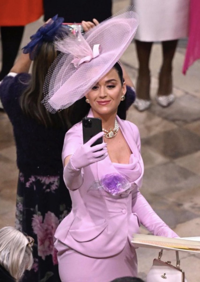 “No honestly look! I’m the only bitch serving cunt here its so embarrassing!”