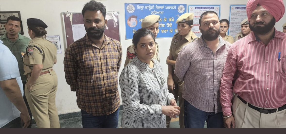 देश एक एक चीज़ देख रहा है… “दिल्ली का बेटा” क्या व्यवहार कर रहा है “देश की बेटी” के साथ।

 #ReleaseBhawanaKishore