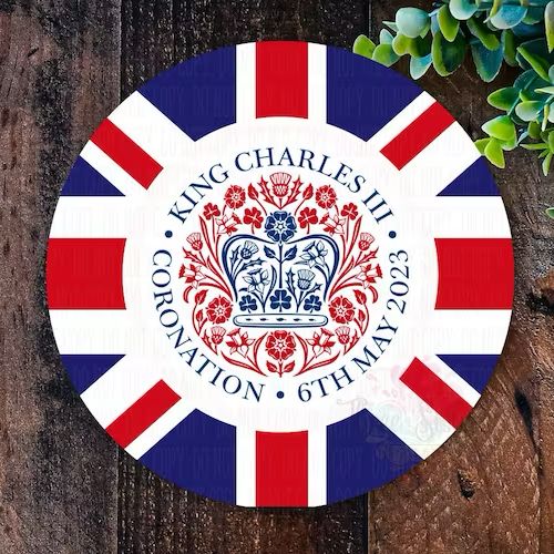 🇬🇧It's official, King Charles III has been crowned!👑
🤴🏼King Charles has been crowned at his Coronation, the first in the UK for 70 years.🇬🇧
🎊Let's Celebrate today! 🎉

🇬🇧今日係英國既大日子，查爾斯三世國王加冕了！👑
🤴🏼係英國70年來的第一次加冕禮🇬🇧
🎊一起慶祝呢個普天同興既日子！