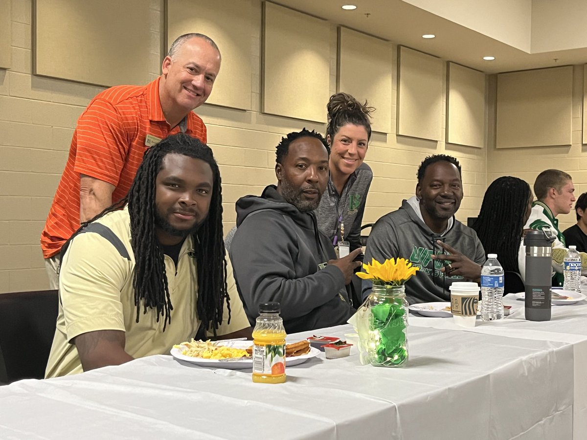 BHS Track Senior Breakfast 💚💛 Best of luck today at sectionals! <a href="/TrackBuford/">Buford Track & Field</a> <a href="/Coach_Davis22/">Coach Davis</a> <a href="/dsnell31/">David Snell</a> <a href="/rona1d8/">Coach King</a>