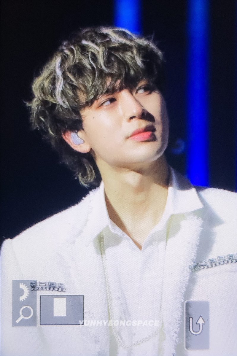YUNHYEONGSPACE's tweet photo. 230505 귀여우ㅓ💙🤍💙🤍#아이콘 #iKON #송윤형 #윤형 #ユニョン #YUNHYEONG @sssong6823 https://t.co/uZdSsJVi9q