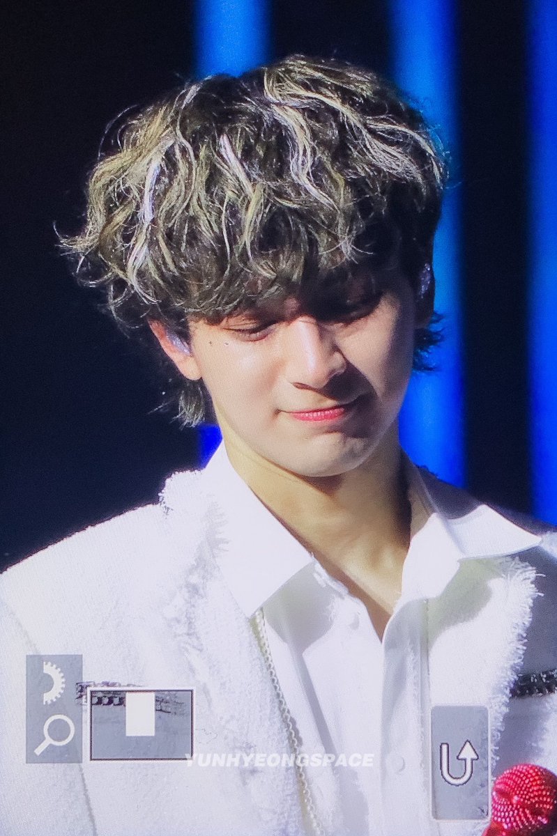 YUNHYEONGSPACE's tweet photo. 230505 귀여우ㅓ💙🤍💙🤍#아이콘 #iKON #송윤형 #윤형 #ユニョン #YUNHYEONG @sssong6823 https://t.co/uZdSsJVi9q