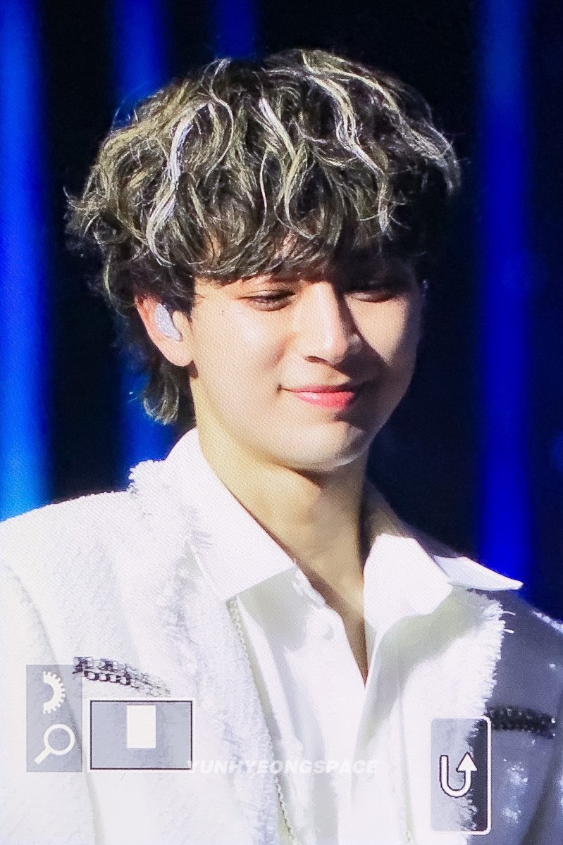 YUNHYEONGSPACE's tweet photo. 230505 귀여우ㅓ💙🤍💙🤍#아이콘 #iKON #송윤형 #윤형 #ユニョン #YUNHYEONG @sssong6823 https://t.co/uZdSsJVi9q
