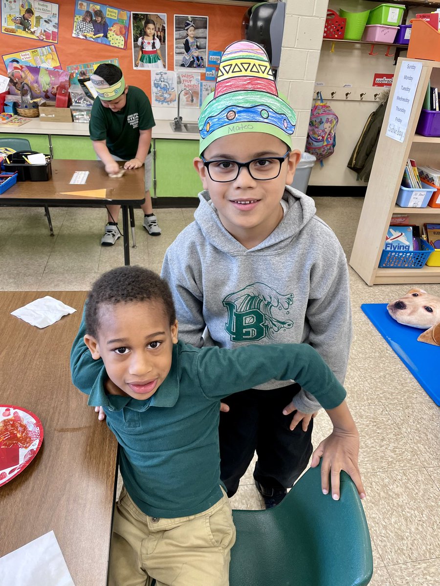 yoly_meneses's tweet photo. Our last BookClub at Morris Avenue! Happy Cinco de Mayo! 💚❤️🤍@morrisaveschool @JaniseStout @LBSuptRodriguez #juntospodemosLB https://t.co/SMXoZFtDfq