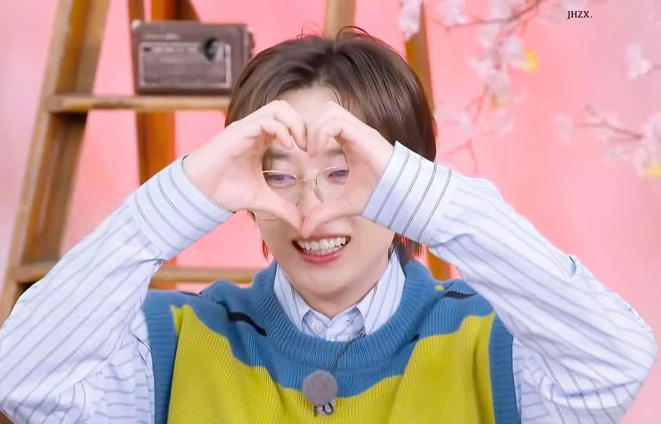 cherryanhh's tweet photo. Lets #vote for E oppa at the link below international E.L.F 💙💎 pls retweet
#SUPERJUNIOR #슈퍼주니어 #leeteuk #이특 #heechul #희철 #yesung #예성 #shindong #신동 #eunhyuk #은혁 #siwon #시원 #donghae #동해 #ryeowook #려욱 #kyuhyun #규현
 https://t.co/3hufJ4opp6 https://t.co/WeQJSzDBeh
