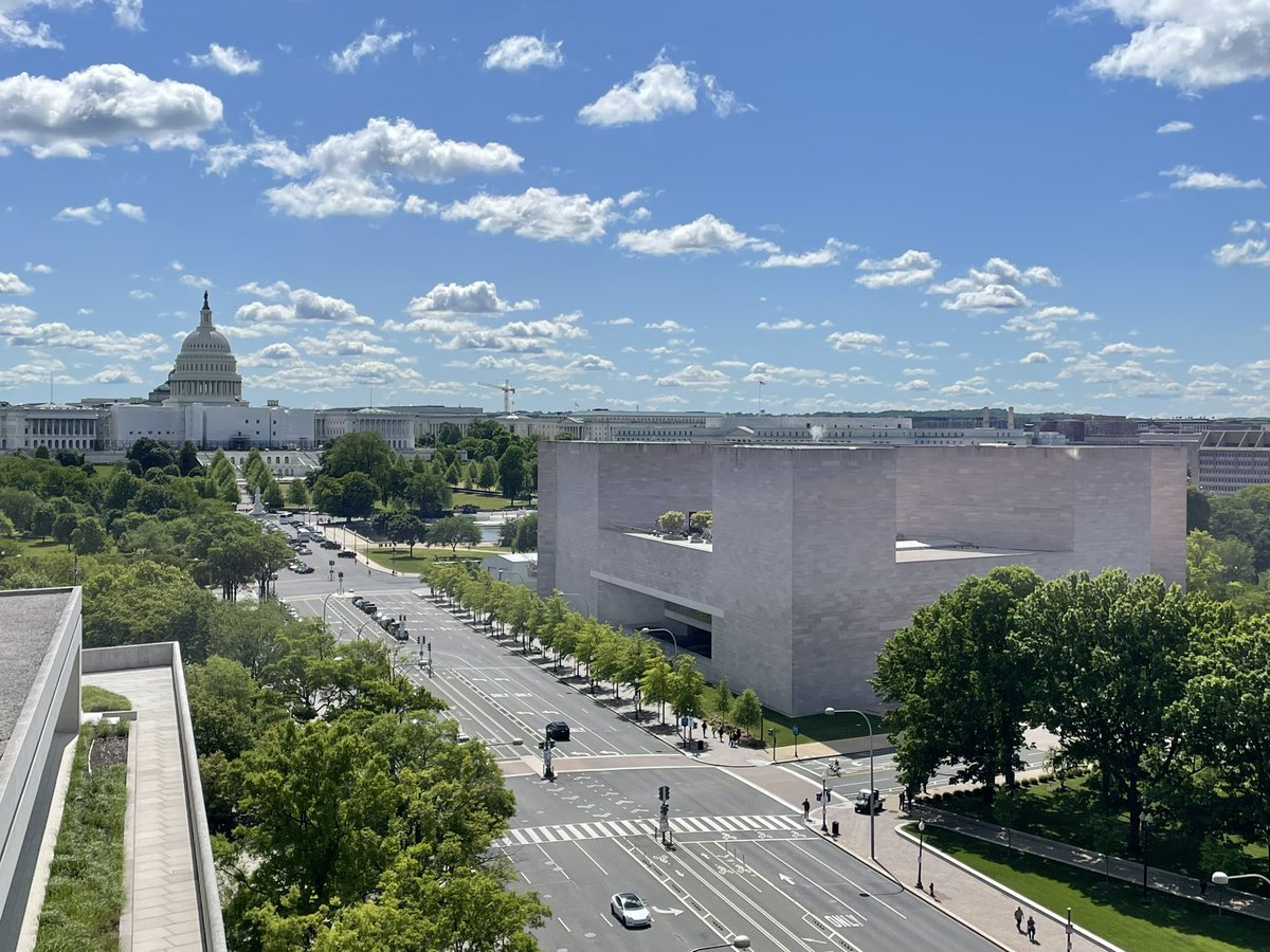 Another grand view of the Capitol and Pei’s National Gallery of Art East building) from one of the many balconies of @JohnsHopkins newest building, at 555 Pennsylvania Avenue.