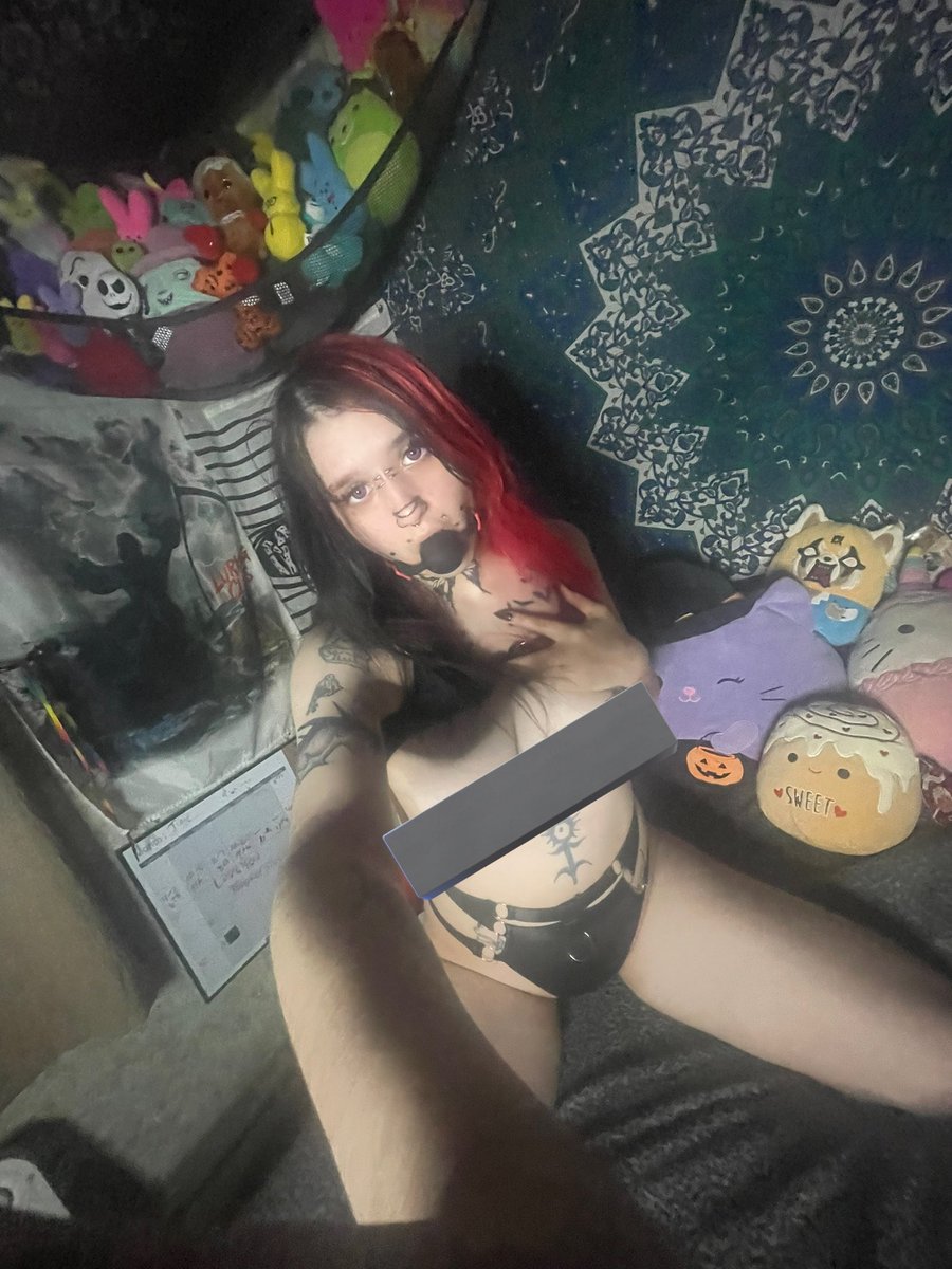remmyfkr's tweet photo. Down to do whatever you’d like:3
Customs available! I have tatted/pierced nips and a double pierced coochie ya might wanna see!🖤 link in bio or hmu directly for content https://t.co/rB2VhwJbh2
