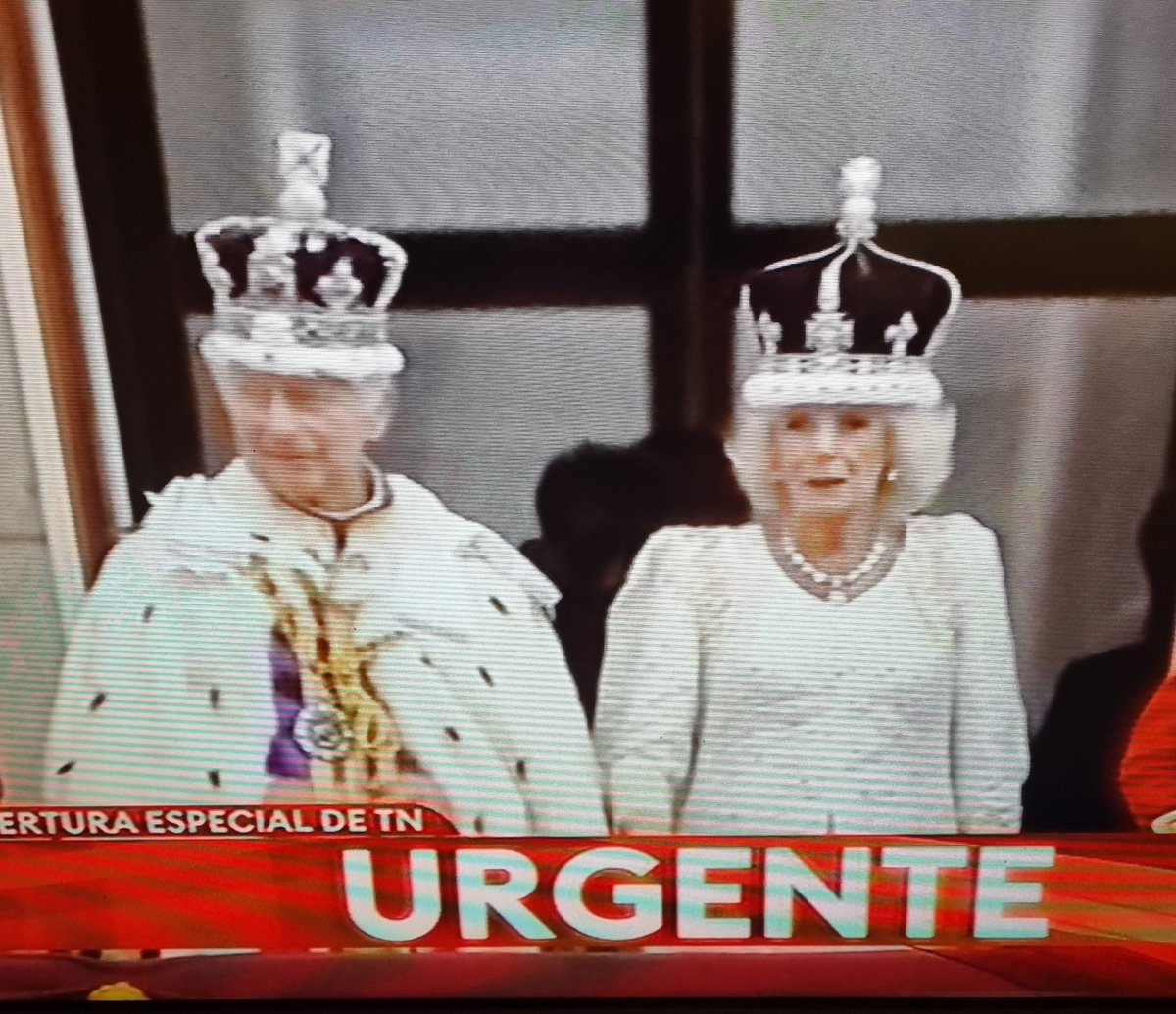 Que tristeza, al final ganó la bruja del cuento.