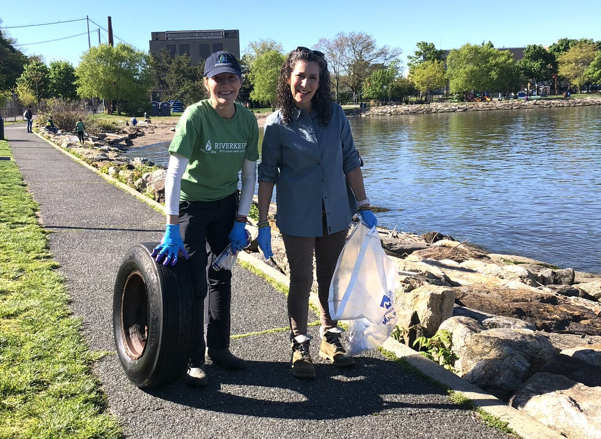 riverkeeper's tweet photo. What a perfect day for #RiverkeeperSweep! Huge thanks to all the volunteers cleaning the shorelines today. Tag us with your photos please! https://t.co/urdl13linZ