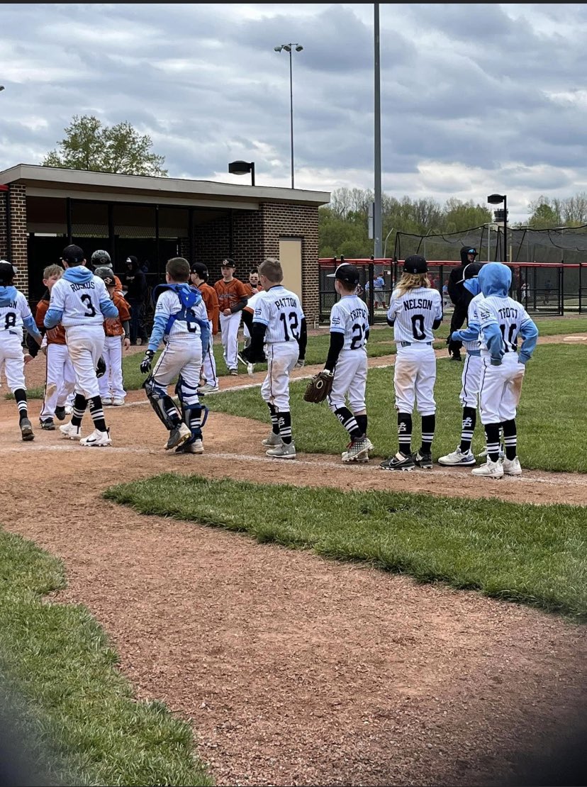 SVIronmenBall's tweet photo. We are excited to see the 10U Shenango Valley Ironmen hit the field this weekend.  This team continues to improve each week and has some of our organizations most talented players.  We all will be watching as this group makes their run come Sunday!  #SVIronmen https://t.co/jVkcPMmbKn