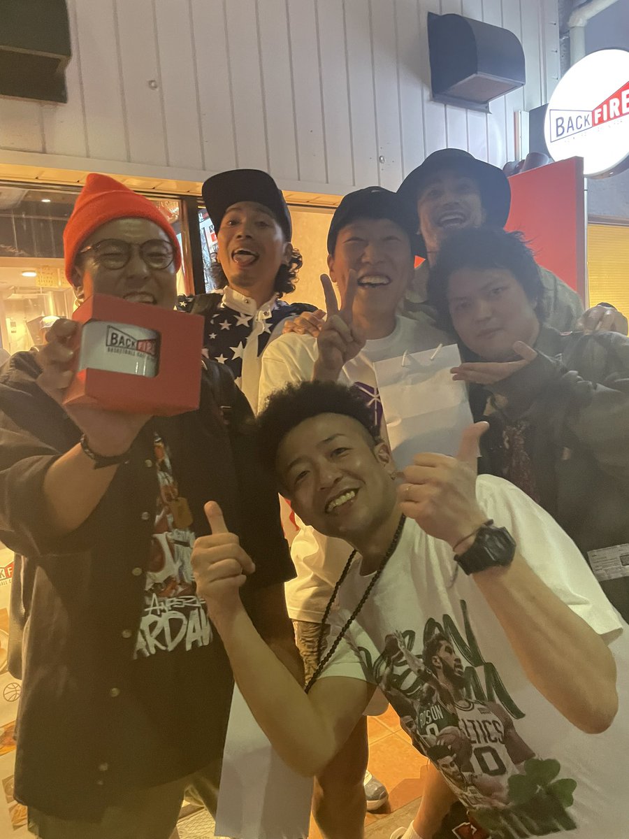 one_nuts's tweet photo. backfire店長。今日までお疲れ様でした。色んな楽しい空間作ってくれて本当ありがとうございます。

また違う形で遊びましょ〜(T_T)。

#backfire
#中野 https://t.co/cvx6bS08Mt