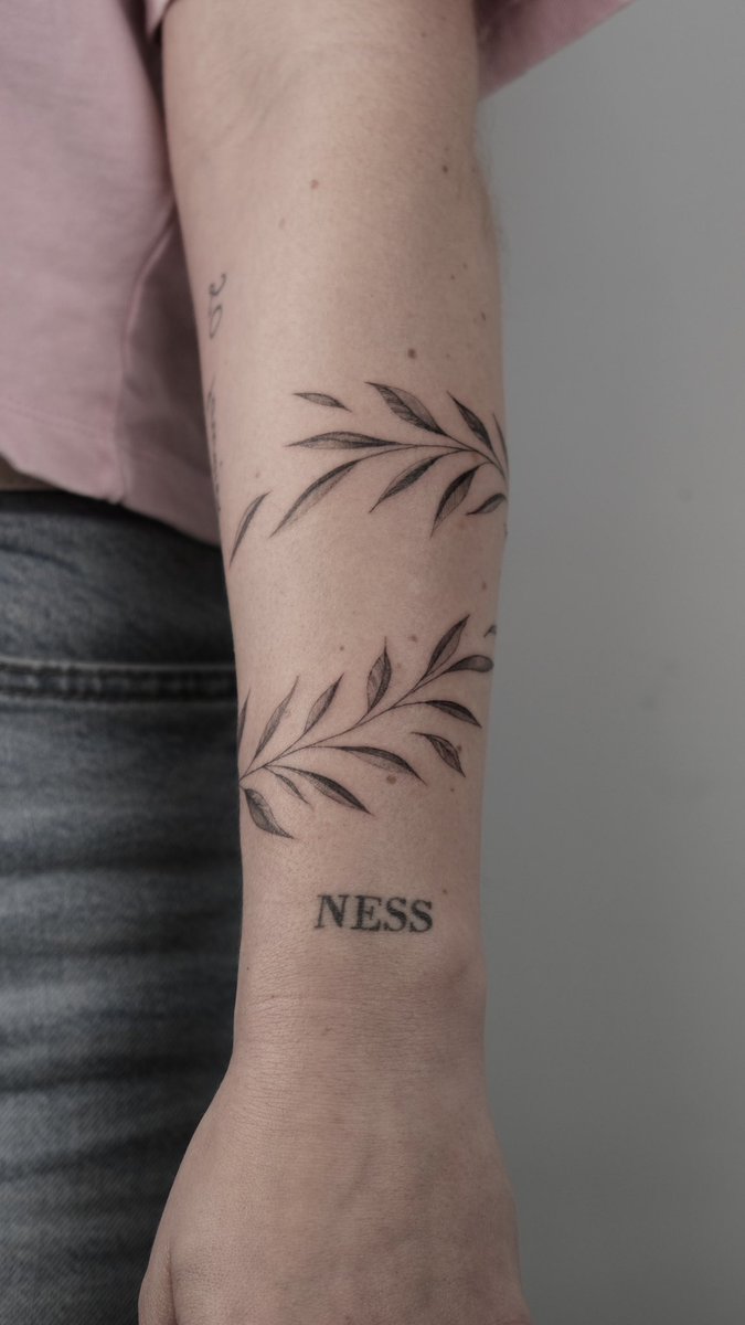 MaisonPython's tweet photo. Dernièrement par Astree #finelinetattoo #paristattoo https://t.co/xC7IBrAX5q