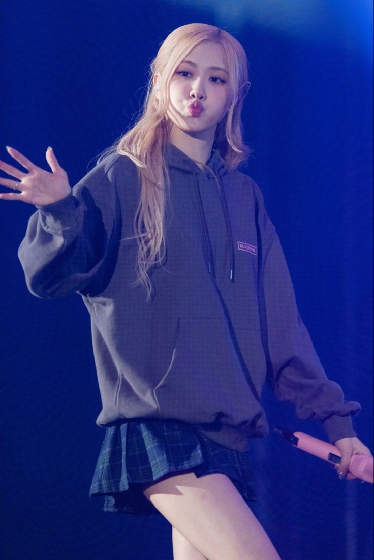 ً (@roseshourly) on Twitter photo 