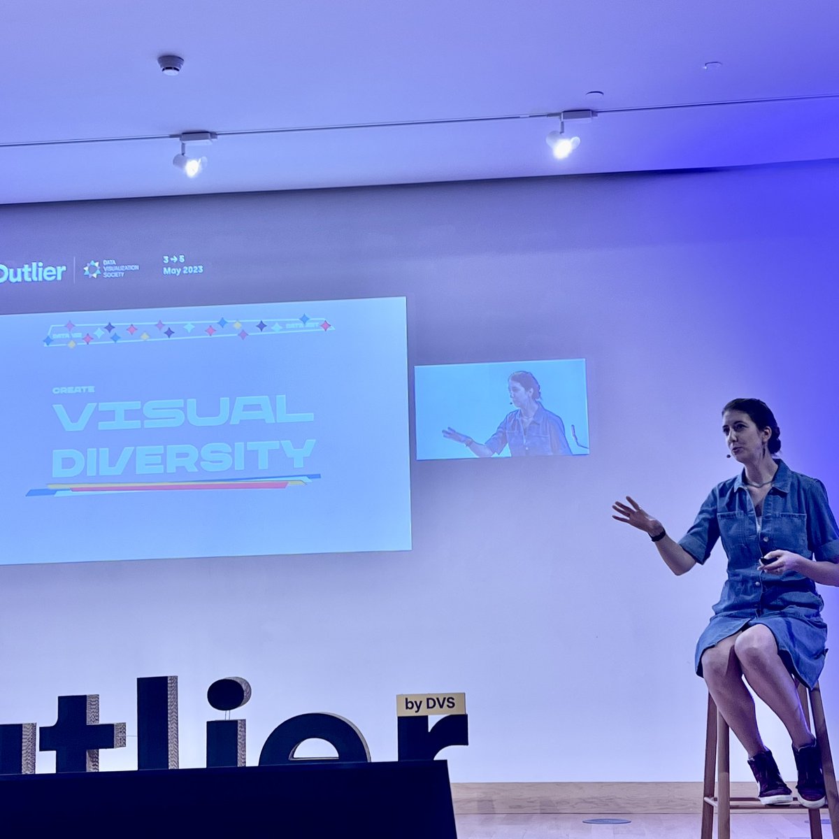 Kudos to <a href="/NadiehBremer/">Nadieh Bremer</a> for an amazing keynote at #outliter2023, even though she was not feeling the best. 9 tips on how to move btw data viz &amp; data art. My favourite one? Over encode the data variables to create more visual diversity especially when dealing with small dataset!💡